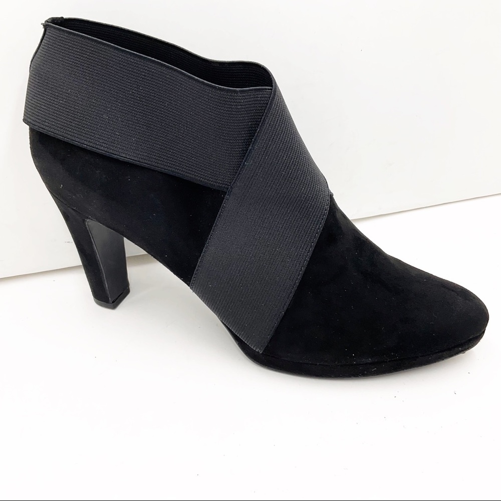 {Jildor}Suede Gloved Ankle Booties
